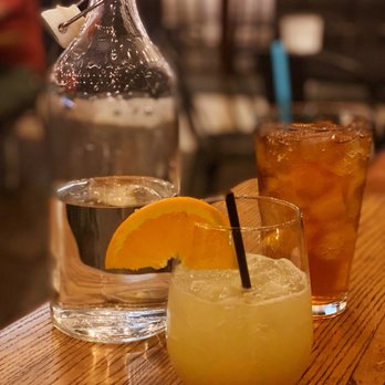 IL Bosco Pizza - two drinks on a bar - Pizza Near Me - Phoenix, Arizona