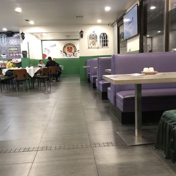 Bao Kee restaurant - Some booths on the side facing the window - Cantonese Near Me - Hacienda Heights, California