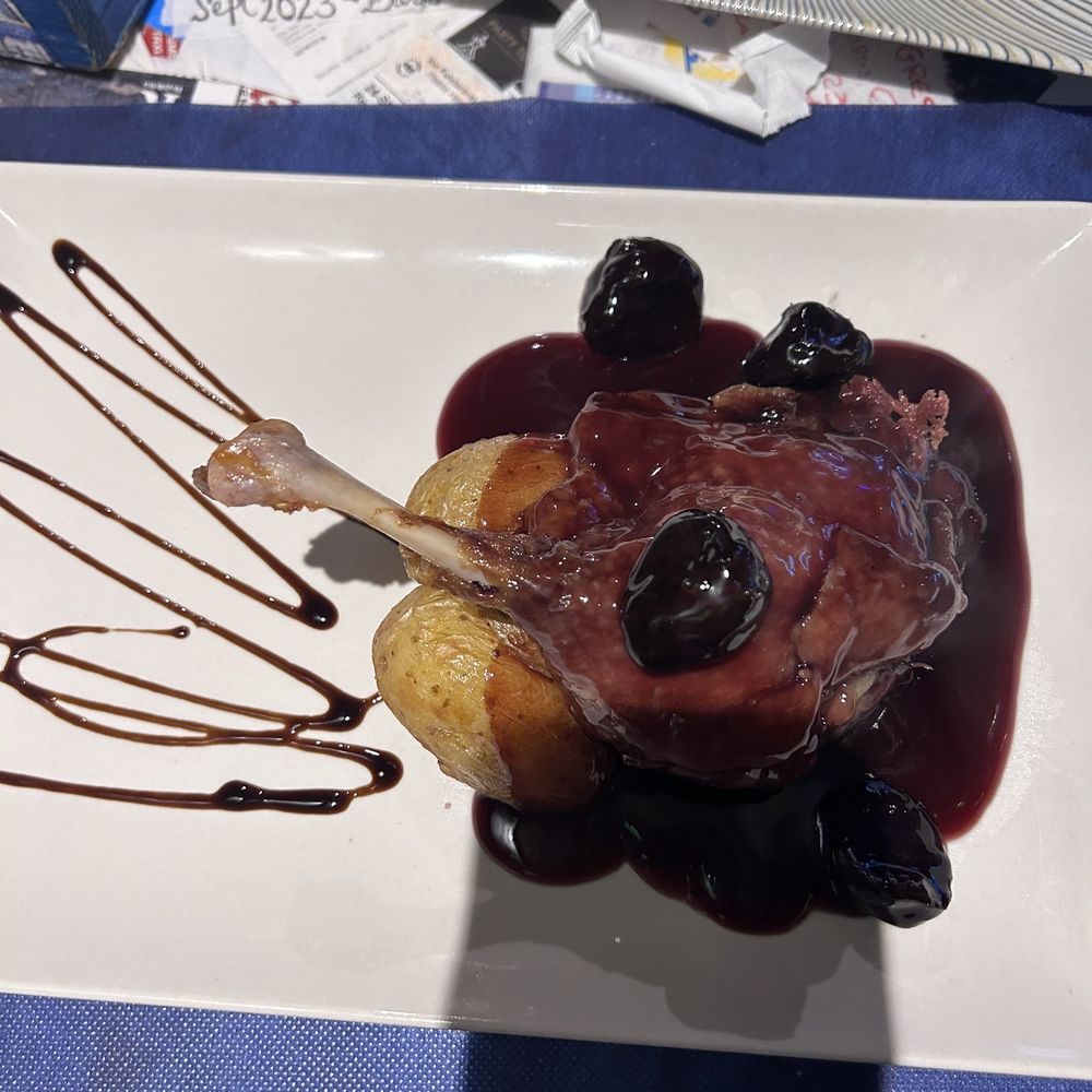 El Mini Bar - Duck confit - Tapas Bars Near Me - Madrid, M