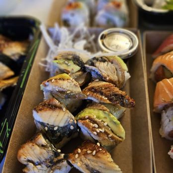 Sushi Ye - Dragon Deluxe Roll $19 - Sushi Bars Near Me - Los Angeles, California Sushi Ye - Dragon Deluxe Roll $19 - Sushi Bars Near Me - Los Angeles, California
