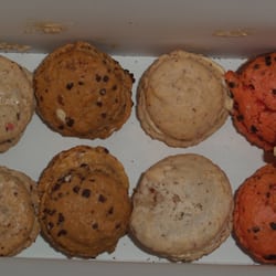 Au Poussin Bleu - Vanille, chocolat, caramel au beurre salé, fruit de la passion, praliné