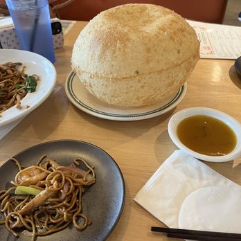 Mama Chang - Scallion Bubble Pancake (1) combination lo mein - Chinese Near Me - Fairfax, Virginia
