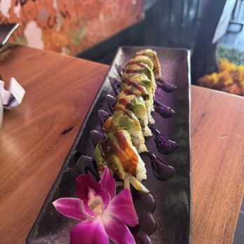 Sushi Dan - Caterpillar Roll - Sushi Bars Near Me - Studio City, California Sushi Dan - Caterpillar Roll - Sushi Bars Near Me - Studio City, California