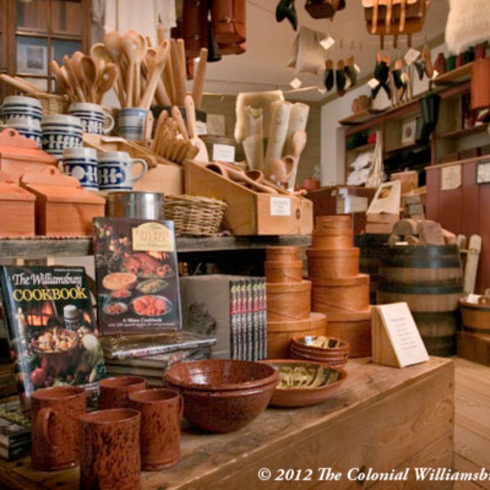 Vintage Mahogany Colonial Williamsburg Reproduction Tabletop Pedestal  Candle Stand or Riser with Weighted Base 8.5″ | Vintage Keepers, image size:1000x1000