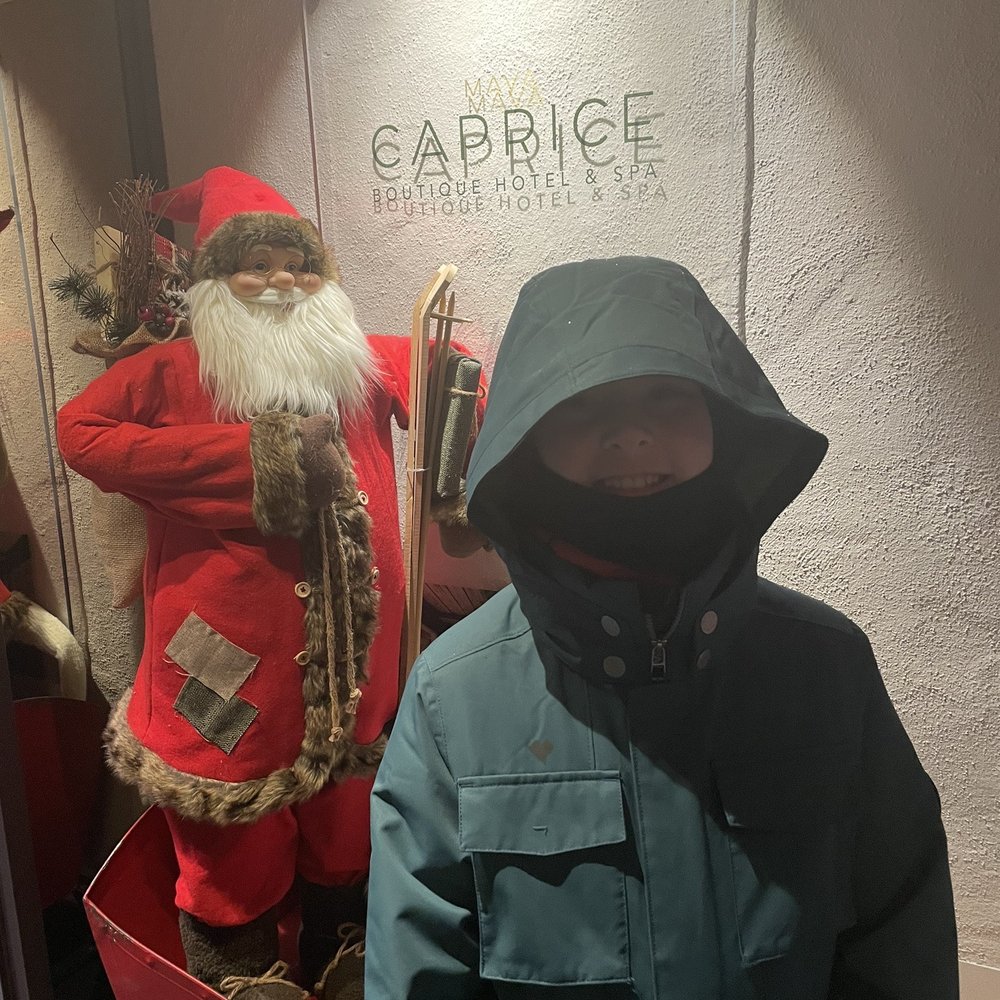 Restaurant Caprice - Entrance - Italian Near Me - Wengen, BE Restaurant Caprice - Entrance - Italian Near Me - Wengen, BE