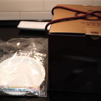 Sunmerry Bakery - Cake box that came with candles, plates and serving spoon - Coffee & Tea Near Me - Monterey Park, California Sunmerry Bakery - Cake box that came with candles, plates and serving spoon - Coffee & Tea Near Me - Monterey Park, California
