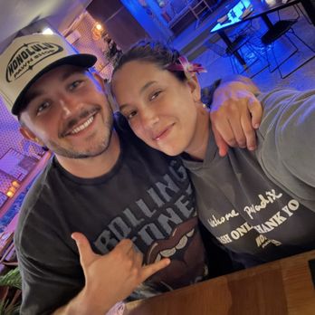 Mahina & Sun's - Cocktail Bars Near Me - Honolulu, Hawaii
