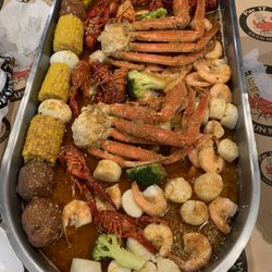 Pier 17 Cajun Seafood & Bar - Family Boat for 4 Special