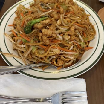 Black Straw Chinese kitchen - Chow mein chicken - Chinese Near Me - Spokane, Washington