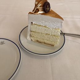 Vanilla meringue cake Vanilla meringue cake