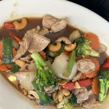 Thai Won On - Cashew Nut Broccoli Lunch Special Served with 1 Spring Roll - Thai Near Me - Richmond, Virginia Thai Won On - Cashew Nut Broccoli Lunch Special Served with 1 Spring Roll - Thai Near Me - Richmond, Virginia