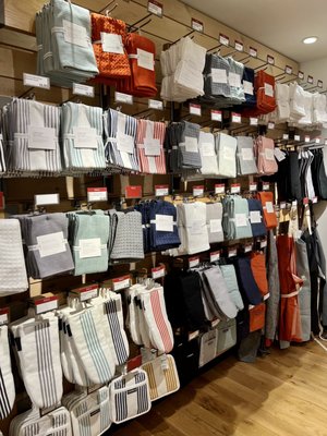 Crate & Barrel by null
