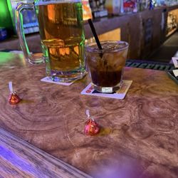 Modelo Schooner and well whisky