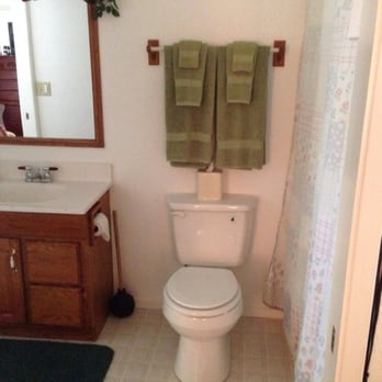 Columbia Gem Motel - Clean "jack & Jill" style bathroom - Hotels Near Me - Columbia, California