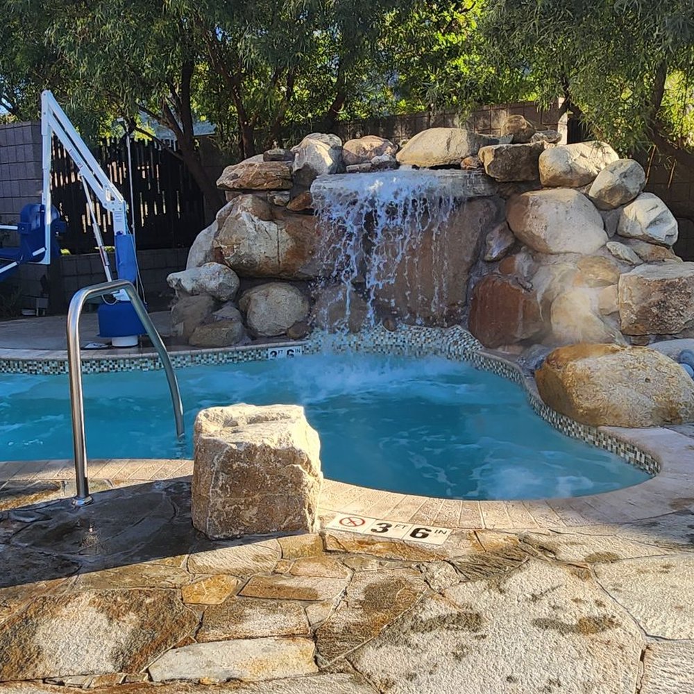 Spa Pechanga - Co-ed outside hot tub with waterfall - Day Spas Near Me - Temecula, California Spa Pechanga - Co-ed outside hot tub with waterfall - Day Spas Near Me - Temecula, California