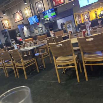 Buffalo Wild Wings - empty lobby took us 15 mins to get seated - American Near Me - Tupelo, Mississippi