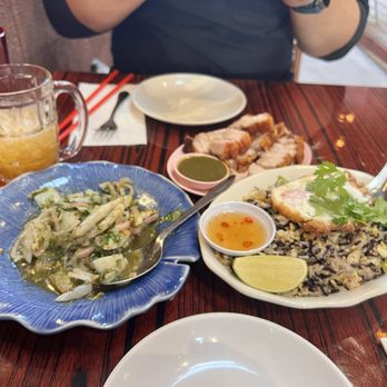 Holy Basil - Thai Near Me - Los Angeles, California