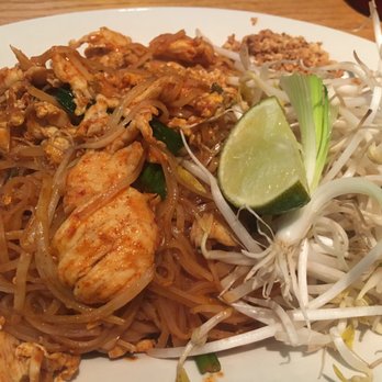 Viet Thai Cafe - Chicken Pad Thai - Thai Near Me - Orlando, Florida Viet Thai Cafe - Chicken Pad Thai - Thai Near Me - Orlando, Florida