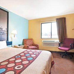 Super 8 by Wyndham Baltimore/Essex Area