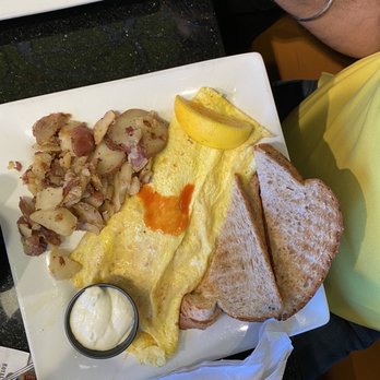 Keke's Breakfast Cafe - Buffalo chicken Omelet - Breakfast & Brunch Near Me - St. Augustine, Florida