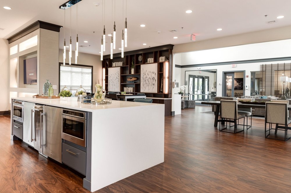 WINDSOR HERNDON Updated September 2024 20 Photos 2399 Glen Echo