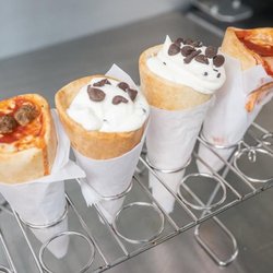 Kono Pizza Bucks County - Don't forget the cannoli cone!