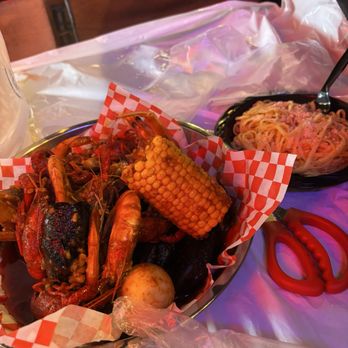 Red Claws Crab Shack - Cajun/Creole Near Me - Dallas, Texas