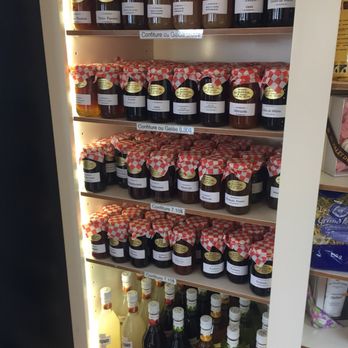Au Palet d'Or - shelves of jams and condiments - Bakeries Near Me - Quebec City, Quebec Au Palet d'Or - shelves of jams and condiments - Bakeries Near Me - Quebec City, Quebec