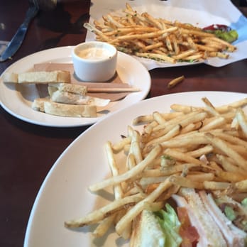 Yard House - New American Near Me - Rancho Mirage, California