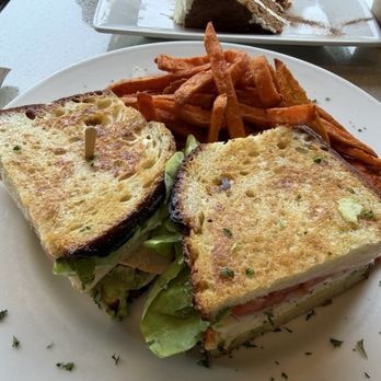 Cafe Vida - Avocado Garden Sandwich - Breakfast & Brunch Near Me - Culver City, California Cafe Vida - Avocado Garden Sandwich - Breakfast & Brunch Near Me - Culver City, California