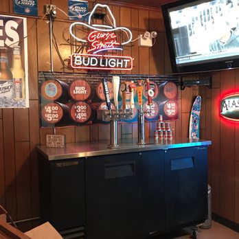 Charlys Restaurant & Lounge - the bar area - New American Near Me - Chamberlain, South Dakota