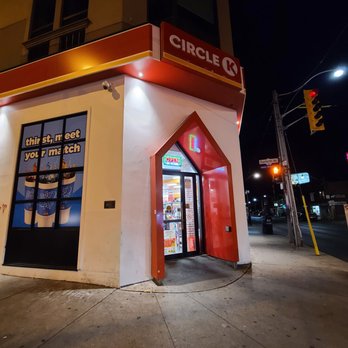 Circle K - the front of a restaurant at night - Convenience Stores Near Me - Toronto, Ontario Circle K - the front of a restaurant at night - Convenience Stores Near Me - Toronto, Ontario