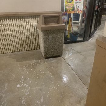 ET Pressure Cleaning - After photo of a commercial side walk cleaning - Pressure Washers Near Me