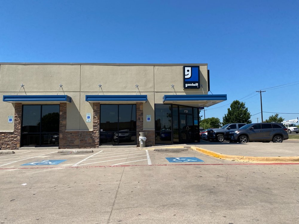 GOODWILL STORE BURLESON Updated July 2024 11 Reviews 1725 SW