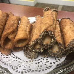 Delectable Desserts by Russ - Delicious almond flavored cannolis