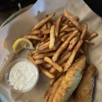 Pailolo Bar & Grill - Fish and chips - Sports Bars Near Me - Lahaina, Hawaii