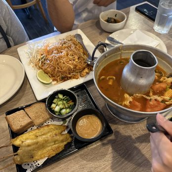 Red Chili - Chicken satay, pad thai, Tom yum soup - Thai Near Me - Hayward, California Red Chili - Chicken satay, pad thai, Tom yum soup - Thai Near Me - Hayward, California