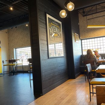Avenue American Bistro - Sports Bars Near Me - Wayne, Michigan