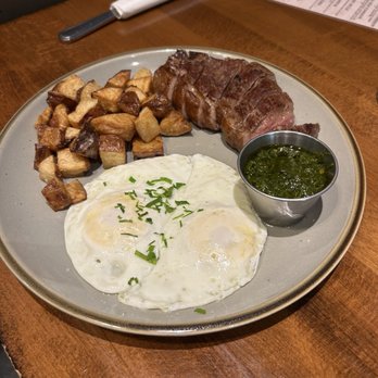 Barrel House Restaurant and Bar - Steak and Eggs - Whiskey Bars Near Me - Mt. Juliet, Tennessee