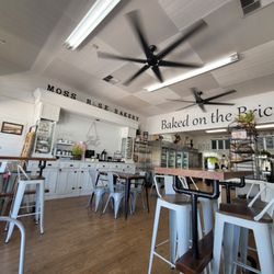 Moss Rose Bakery - Inside.