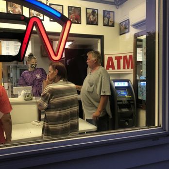 Chill & Grill - No masks, covid, risk, negligence, violation, unsanitary - Ice Cream & Frozen Yogurt Near Me - Palmyra, New York