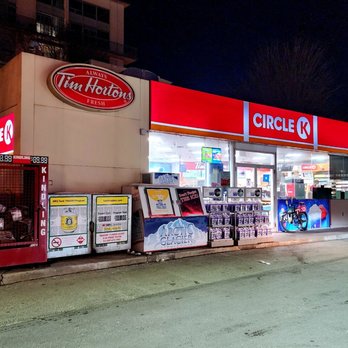 Circle K - Storefront at night - Convenience Stores Near Me - Toronto, Ontario