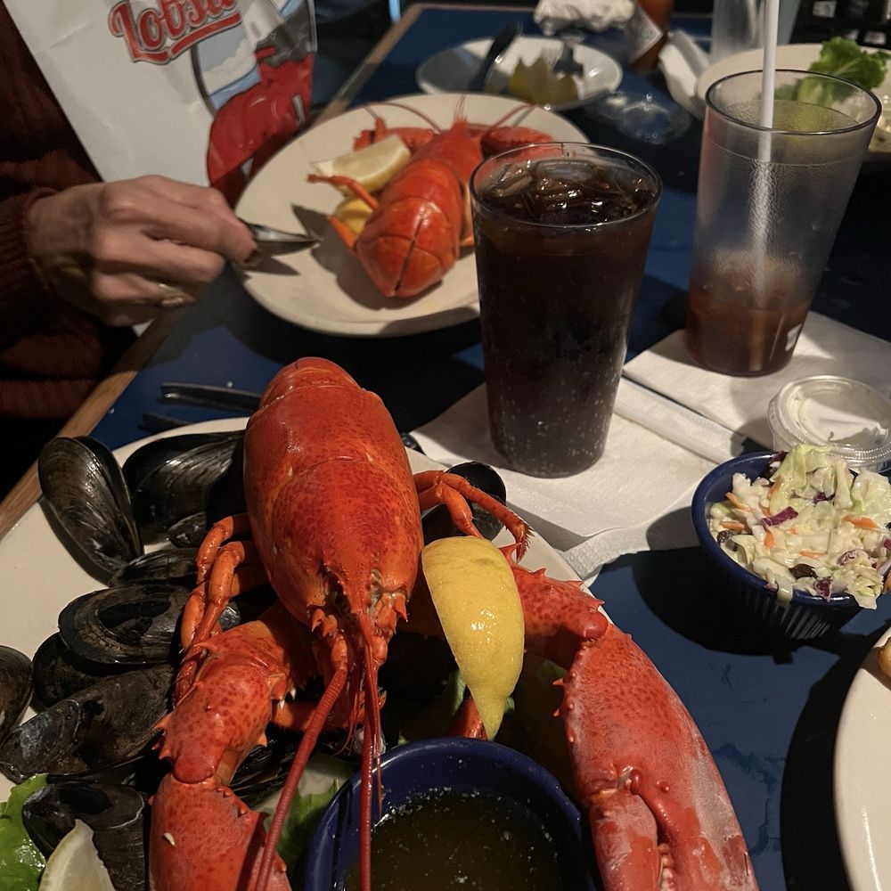 Boston Sail Loft - More lobsters - Bars Near Me - Boston, Massachusetts