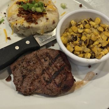 Smokey Bones Ronkonkoma - Loaded mash was good , Fire-Roasted Corn was eh, 6 oz. Sirloin Steak was dry - American Near Me - Ronkonkoma, New York