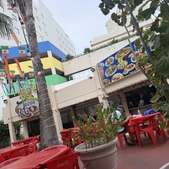 Tacos Rigo - Seating area - Mexican Near Me - Cancún, ROO Tacos Rigo - Seating area - Mexican Near Me - Cancún, ROO