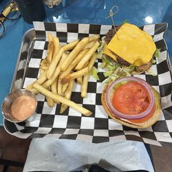 Burnt Lemon Grill - My yummy cheeseburger!
