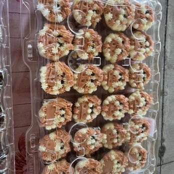 Candy & Cake - No fondant work - Patisserie/Cake Shop Near Me - Bourbonnais, Illinois