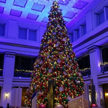 The Marshall Field's Walnut Room - American Near Me - Chicago, Illinois