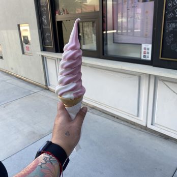 Don Melt - Strawberry and vanilla swirl cone - Coffee & Tea Near Me - Buena Park, California