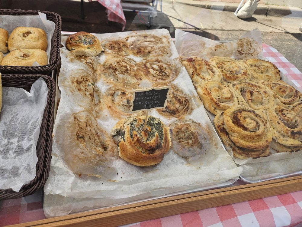 Kiki's Cookies and Cakes Logo